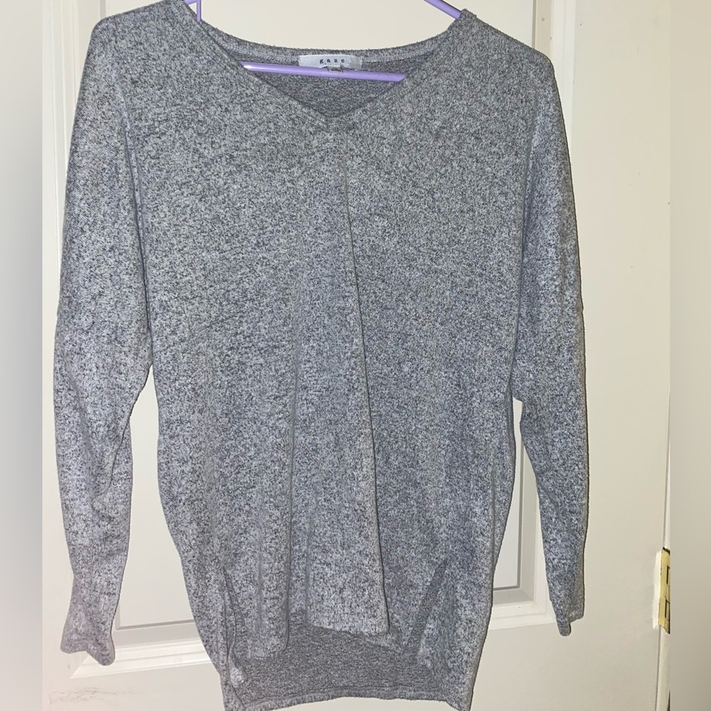 GAZE gray top